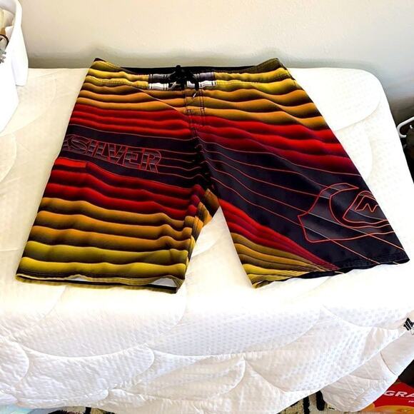 Quiksilver Board Shorts Colorful 34 - Picture 3 of 13
